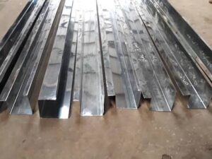 Dịch vụ thay máng tôn bị dột, thay thế máng inlox