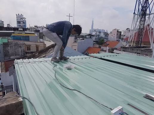 Dịch vụ thay máng tôn bị dột , thay thế máng inlox