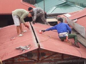 Thợ sửa chữa mái tôn tại nhà uy tín - chuyển nghiệp