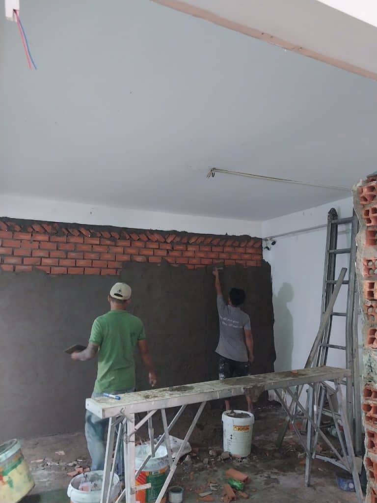 Dịch vụ Sơn nhà giá rẻ - Bảo hành 5 năm 10 sua nha tron goi 4 768x1024 1