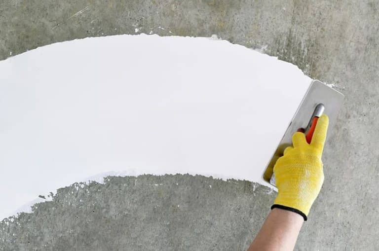 Dịch vụ Sơn nhà giá rẻ - Bảo hành 5 năm 6 thi cong bot ba matit 768x509 1
