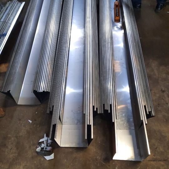 Dịch vụ thay máng tôn bị dột, thay thế máng inlox 2 z4944135035894495c18e8e60355aff2b61fa25fb7e25f 8356